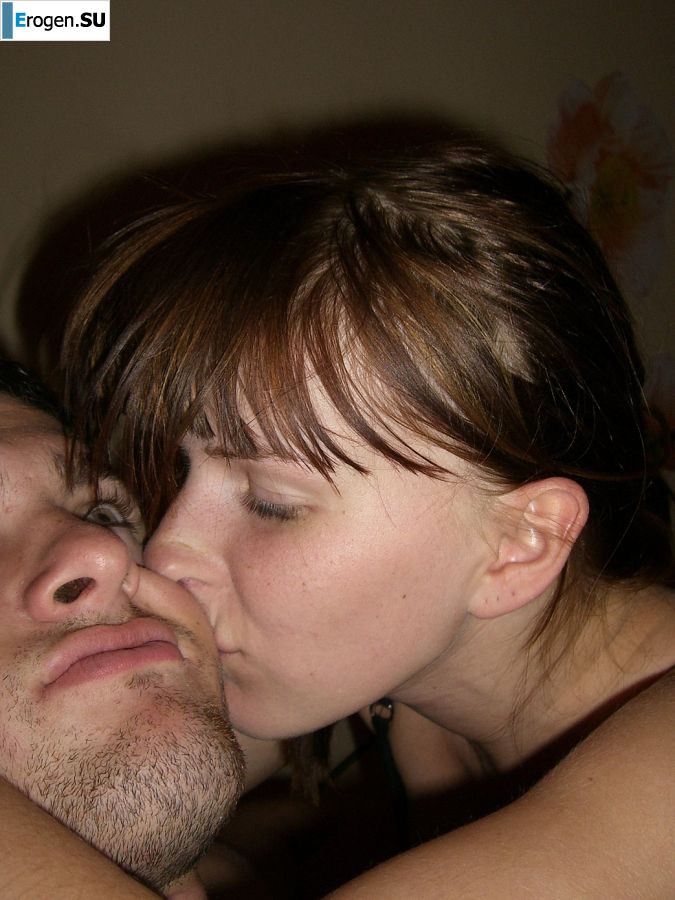 An appetizing student took off everything and showed a shaved pussy. Photo 27