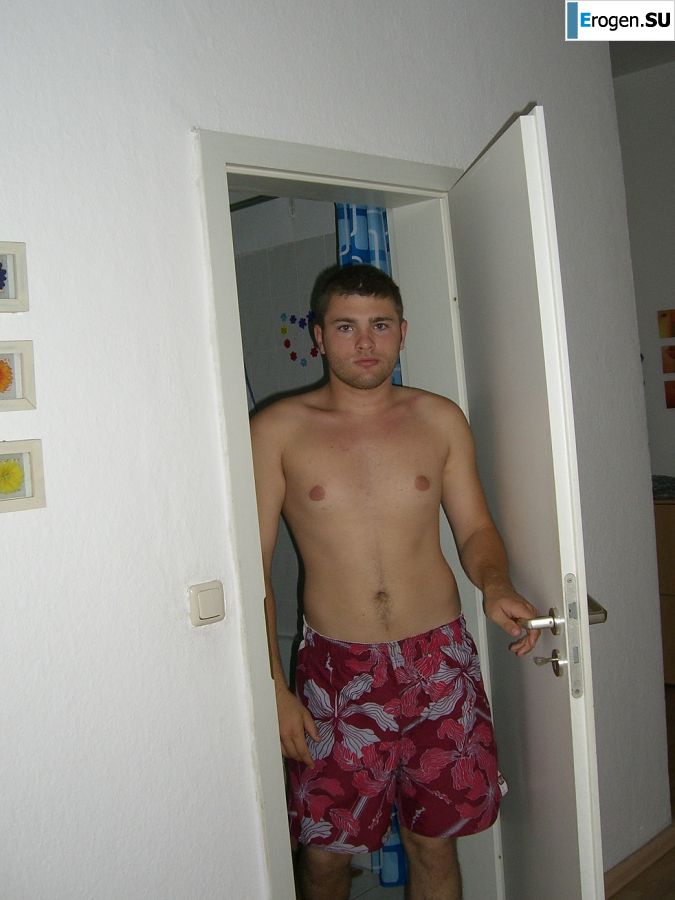 An appetizing student took off everything and showed a shaved pussy. Photo 29