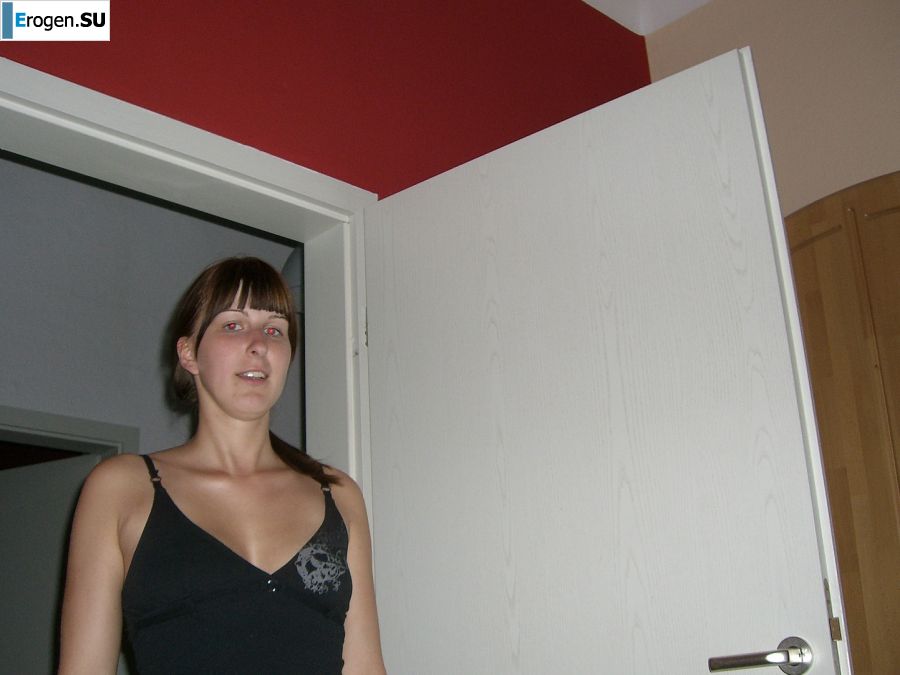 An appetizing student took off everything and showed a shaved pussy. Photo 3