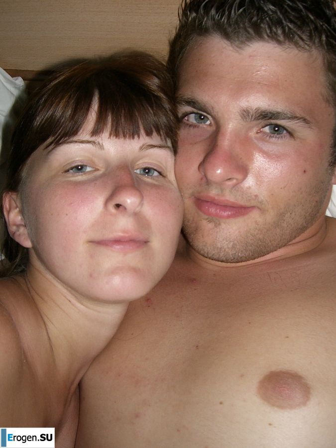 An appetizing student took off everything and showed a shaved pussy. Photo 47