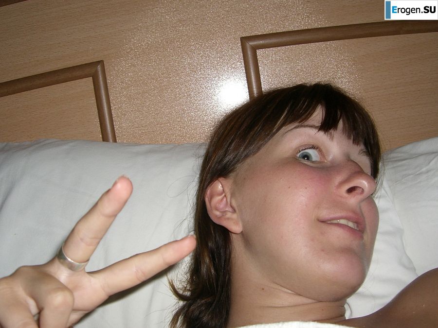 An appetizing student took off everything and showed a shaved pussy. Photo 49