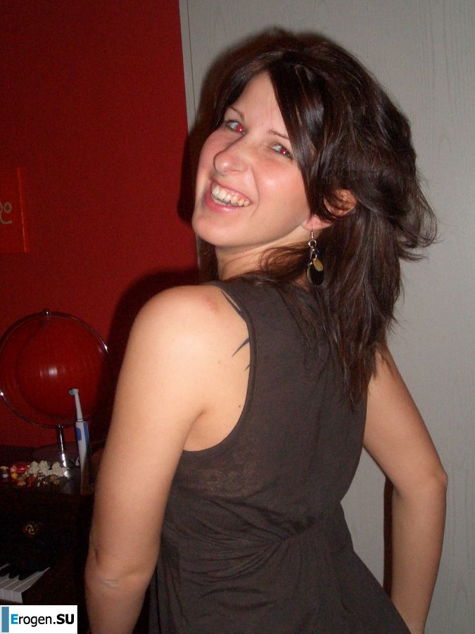 An appetizing student took off everything and showed a shaved pussy. Photo 51