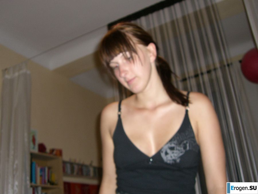 An appetizing student took off everything and showed a shaved pussy. Photo 6