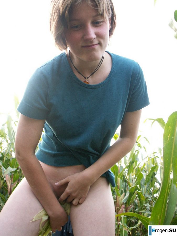 A thin student pleases herself with corn right in the field. Photo 27