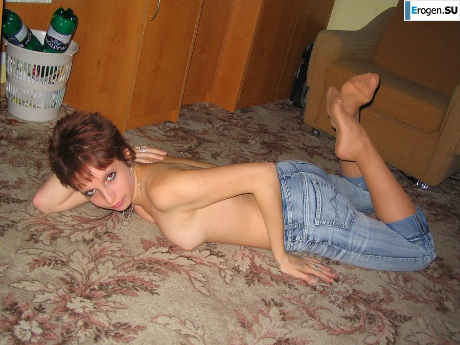 A slender girl with short hair took off everything except panties. Slide 7
