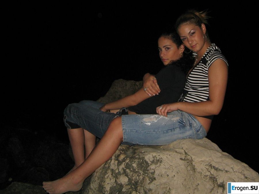 Blonde and brunette kiss and show boobs to each other. Slide 15