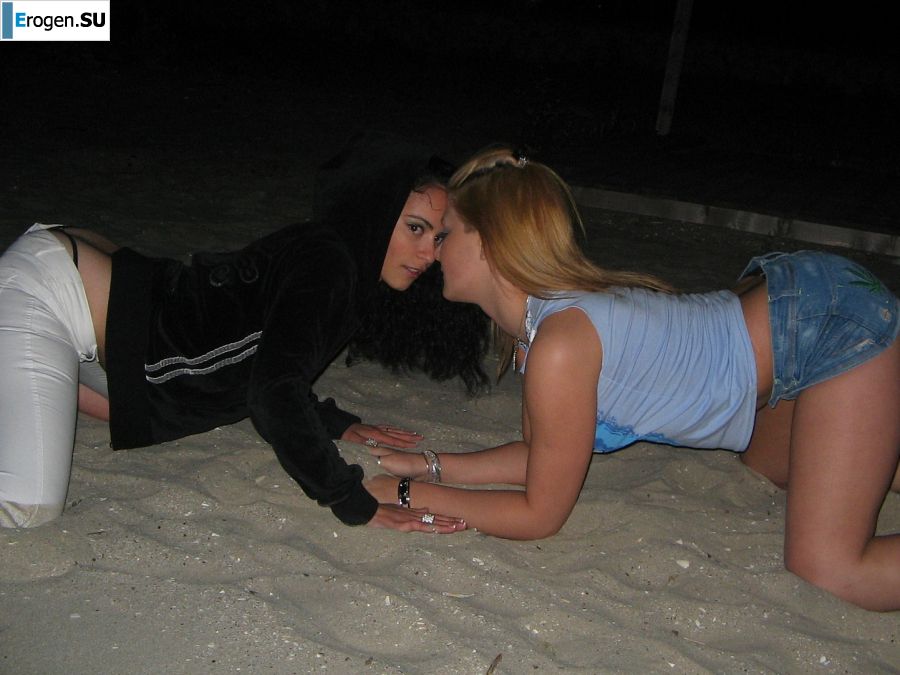 Blonde and brunette kiss and show boobs to each other. Slide 26