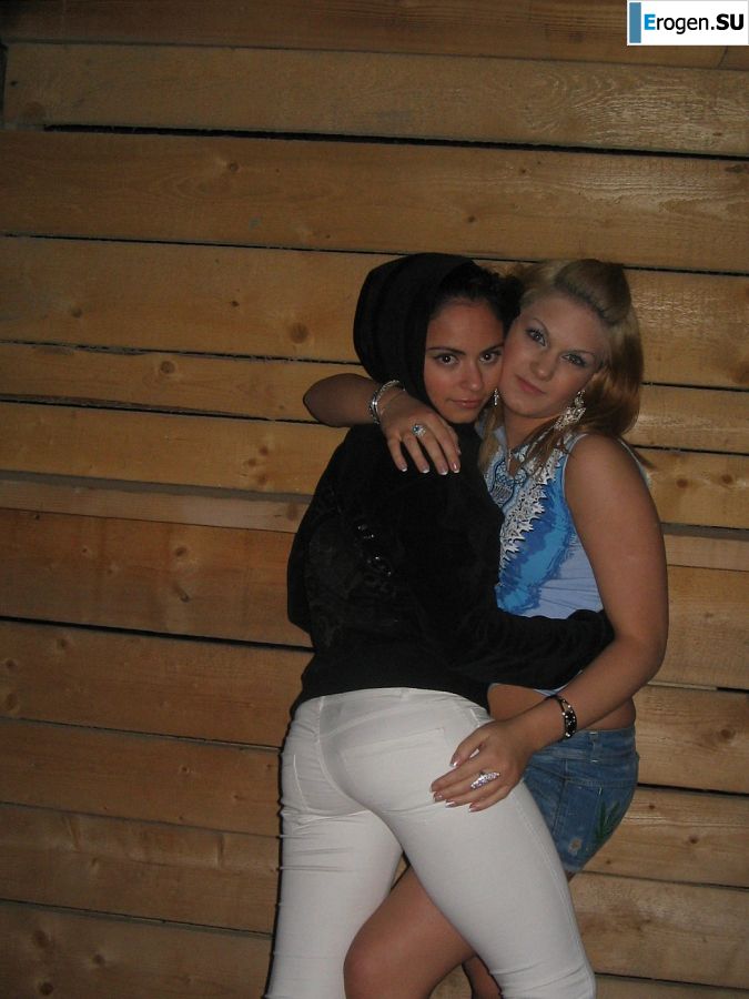 Blonde and brunette kiss and show boobs to each other. Slide 32