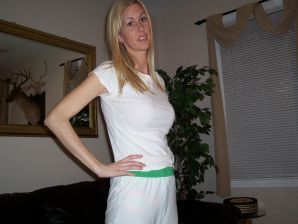 A mature blonde in pink lingerie showed her ass and took out a vibrator. Thumb 3