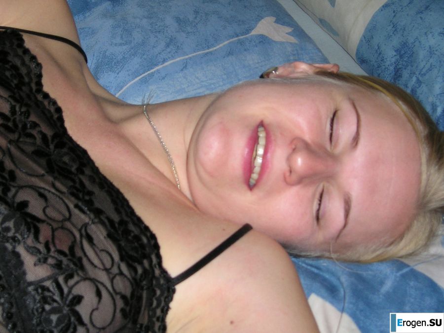 Depraved blonde pleases herself with a vibrator and fingers. Photo 11