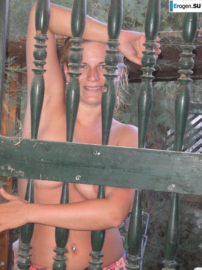 Depraved blonde pleases herself with a vibrator and fingers. Photo 35