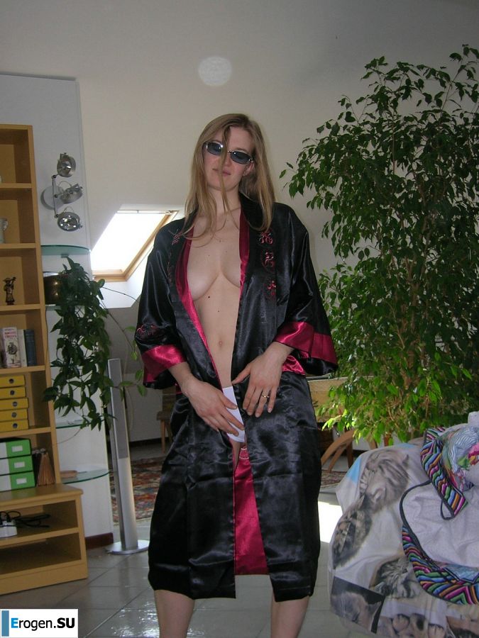 A tall blonde with wide hips undressed at home and showed tits. Part 2. Slide 12