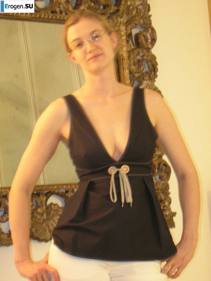 A tall blonde with wide hips undressed at home and showed tits. Part 2. Slide 14