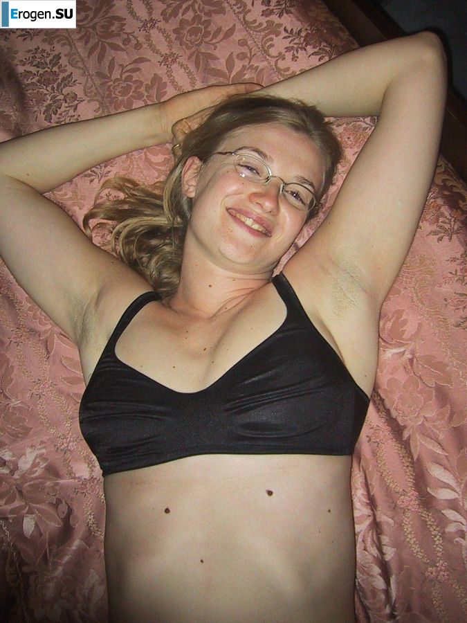 A tall blonde with wide hips undressed at home and showed tits. Part 2. Slide 19
