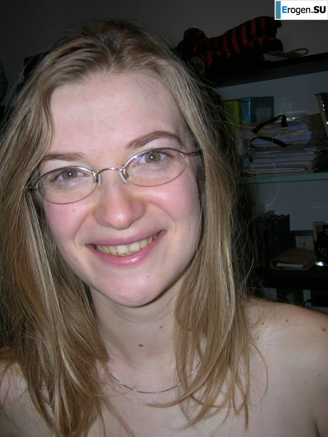 A tall blonde with wide hips undressed at home and showed tits. Part 2. Slide 32