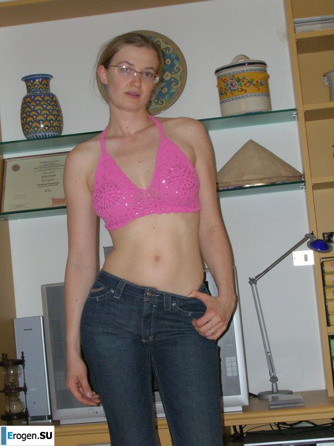 A tall blonde with wide hips undressed at home and showed tits. Part 2. Slide 6