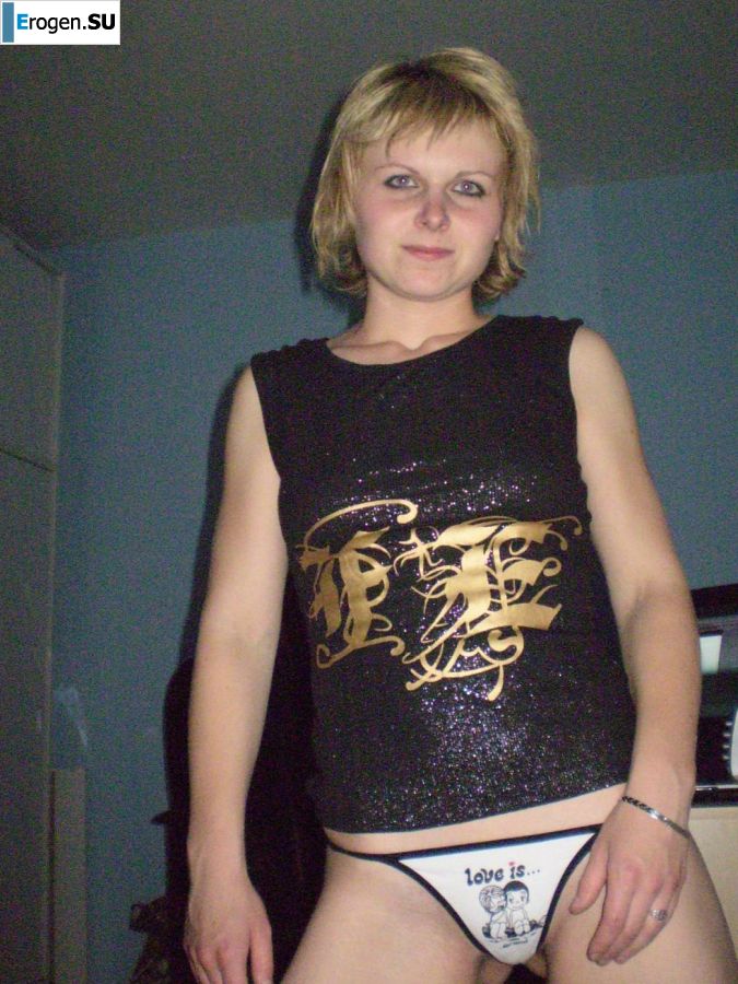 A young blonde in red lingerie stood up with cancer and spreads her pussy. Slide 2