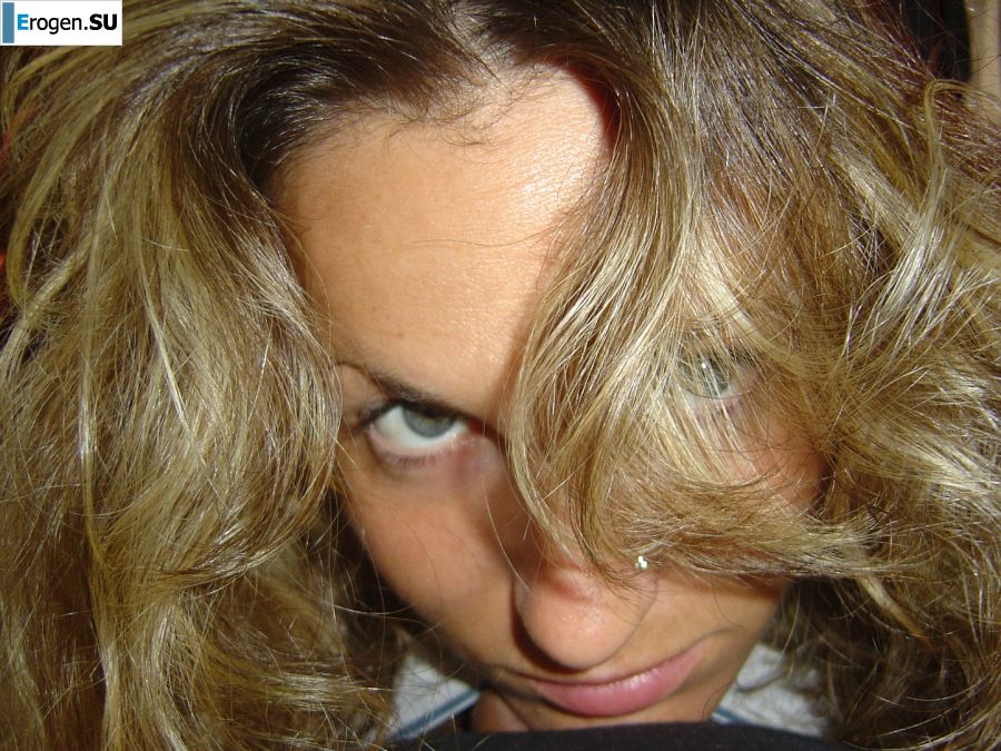 A mature woman changes into a schoolgirl and has sex. Slide 10