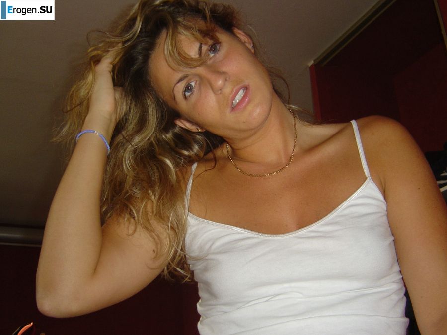 A mature woman changes into a schoolgirl and has sex. Slide 11