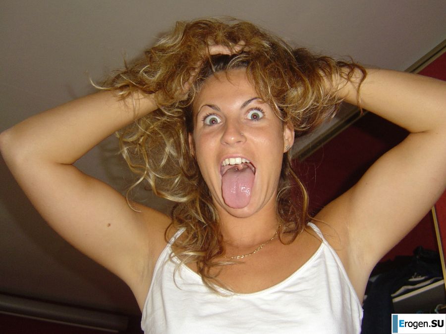 A mature woman changes into a schoolgirl and has sex. Slide 12