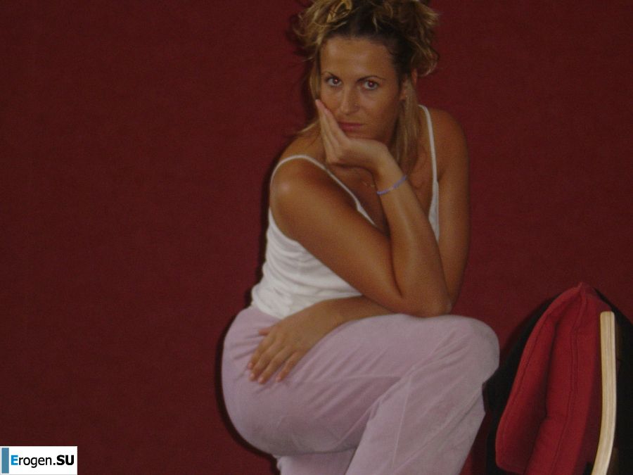 A mature woman changes into a schoolgirl and has sex. Slide 14