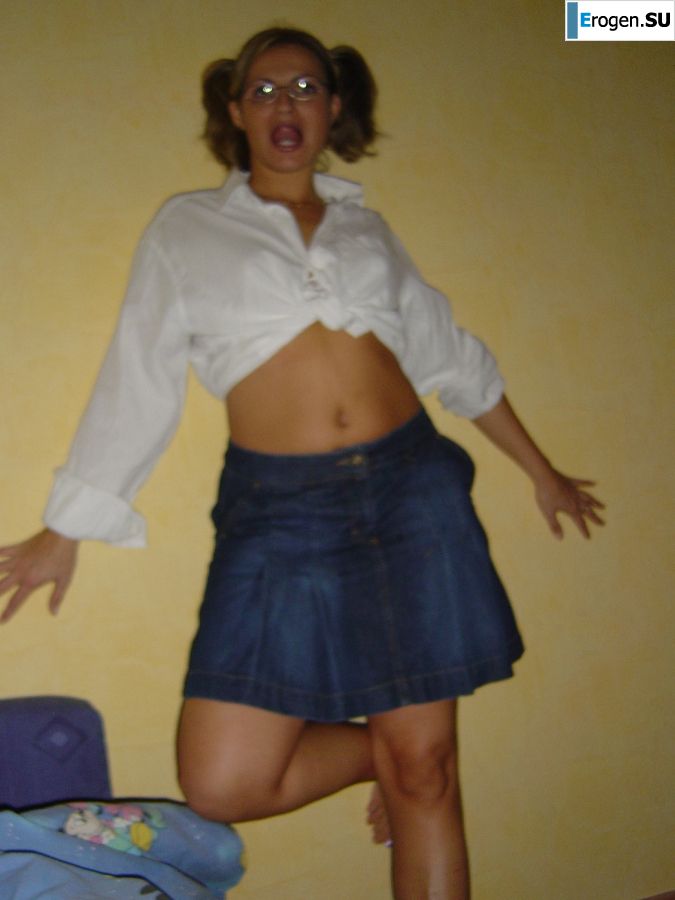 A mature woman changes into a schoolgirl and has sex. Slide 24