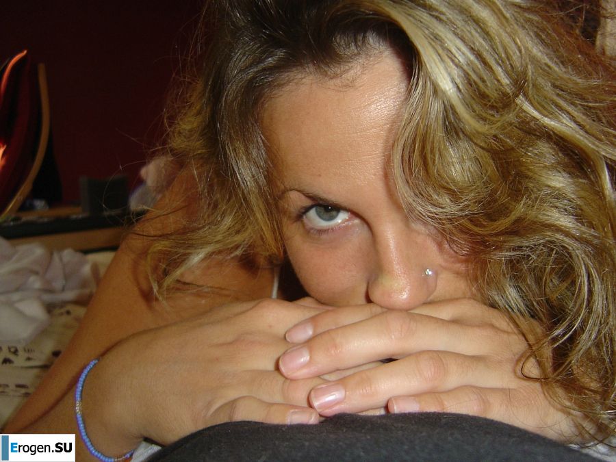 A mature woman changes into a schoolgirl and has sex. Slide 9