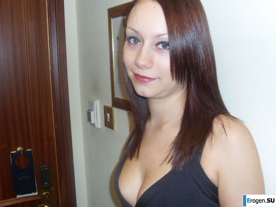 Two brunettes please each other after a party. Photo 9