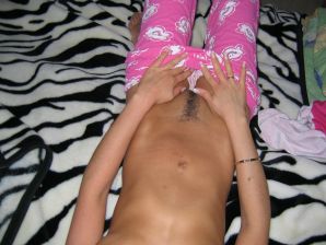 A tanned brunette with a firm body undressed and showed an intimate haircut. Thumb 16