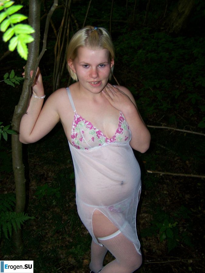Appetizing magnificent blonde spread her legs right on the grass. Slide 12