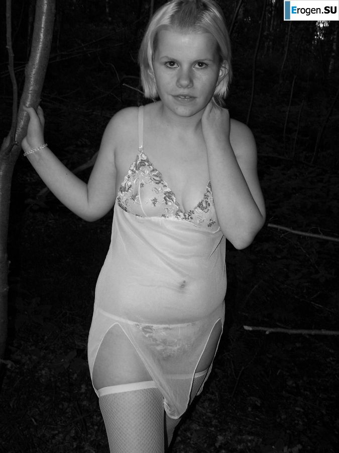 Appetizing magnificent blonde spread her legs right on the grass. Slide 18