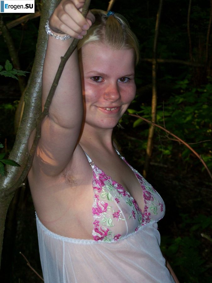 Appetizing magnificent blonde spread her legs right on the grass. Slide 4