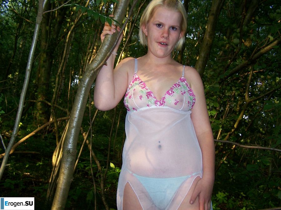 Appetizing magnificent blonde spread her legs right on the grass. Slide 8