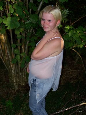 Appetizing magnificent blonde spread her legs right on the grass. Thumb 2