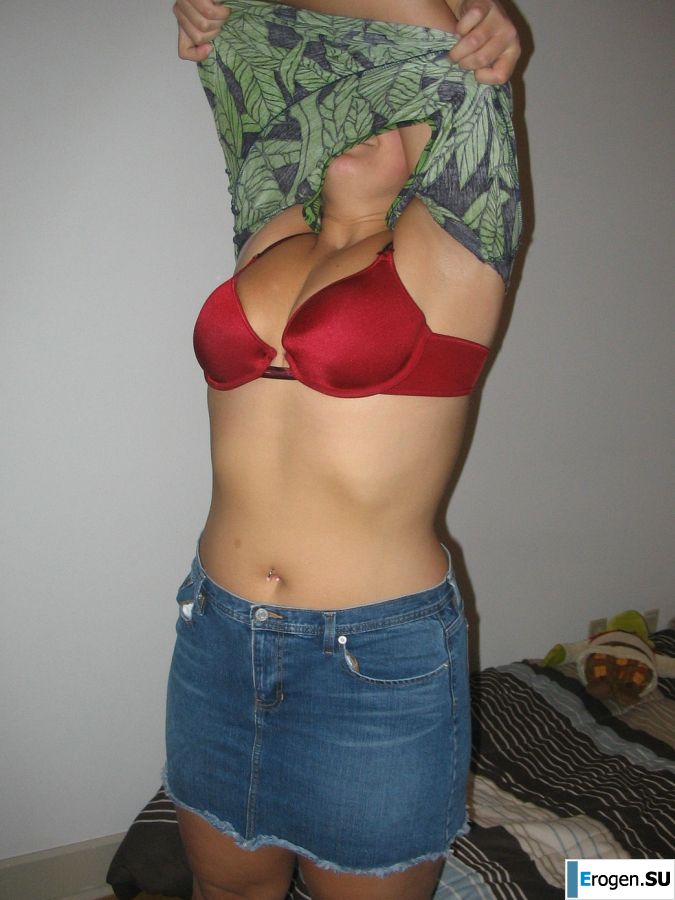 A blonde with curvaceous forms showed a peasant boobs and not only. Part 2. Slide 27