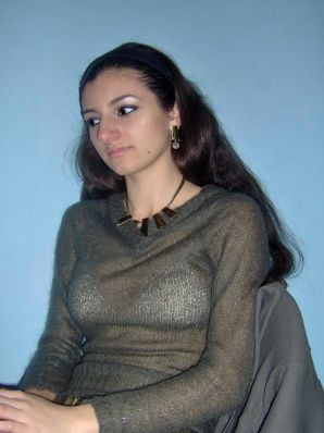 Восточная красавица показывает попку в одежде и без. Эскиз 12