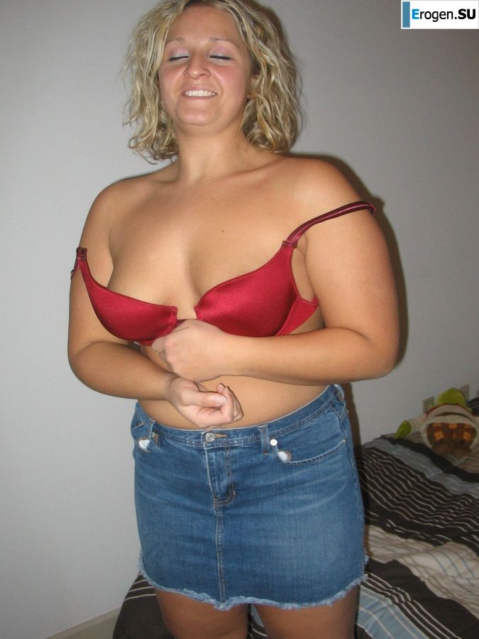 A blonde with curvaceous forms showed a peasant boobs and not only. Part 3. Slide 21