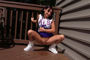  Aria Valencia in Pee Aggressive. Thumb 2