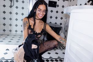 Dulce in Cleaning My Pussy. Thumb 2