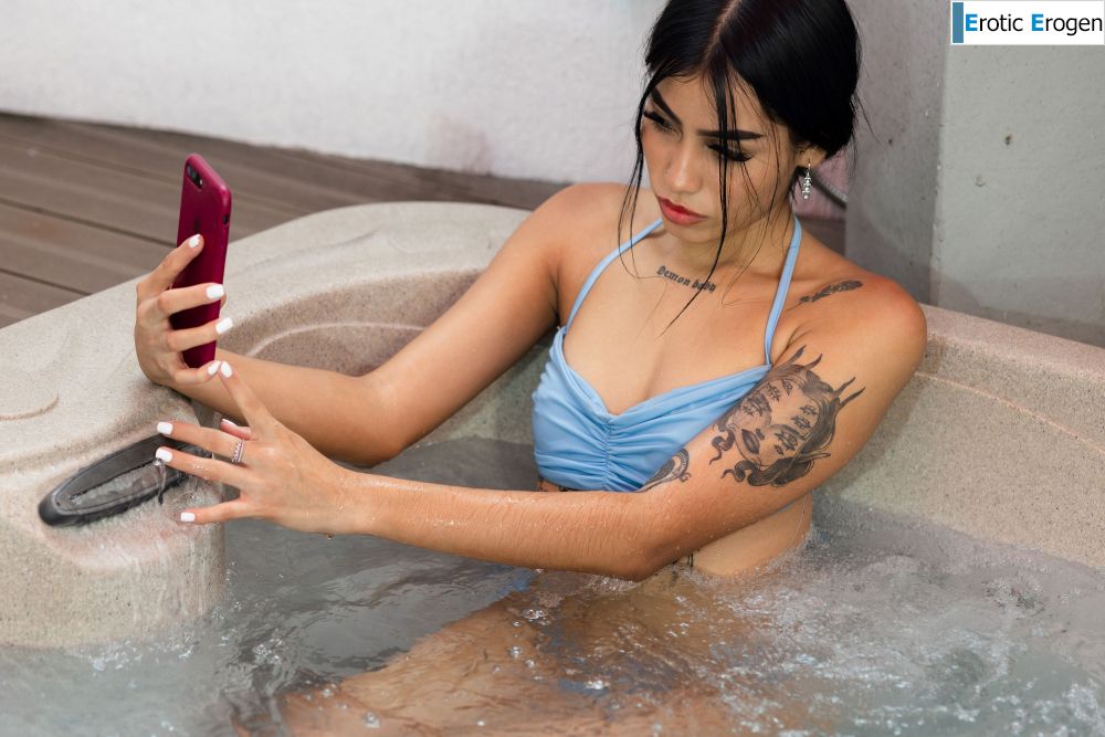 Sofia in Jacuzzi Lover. Picture 1