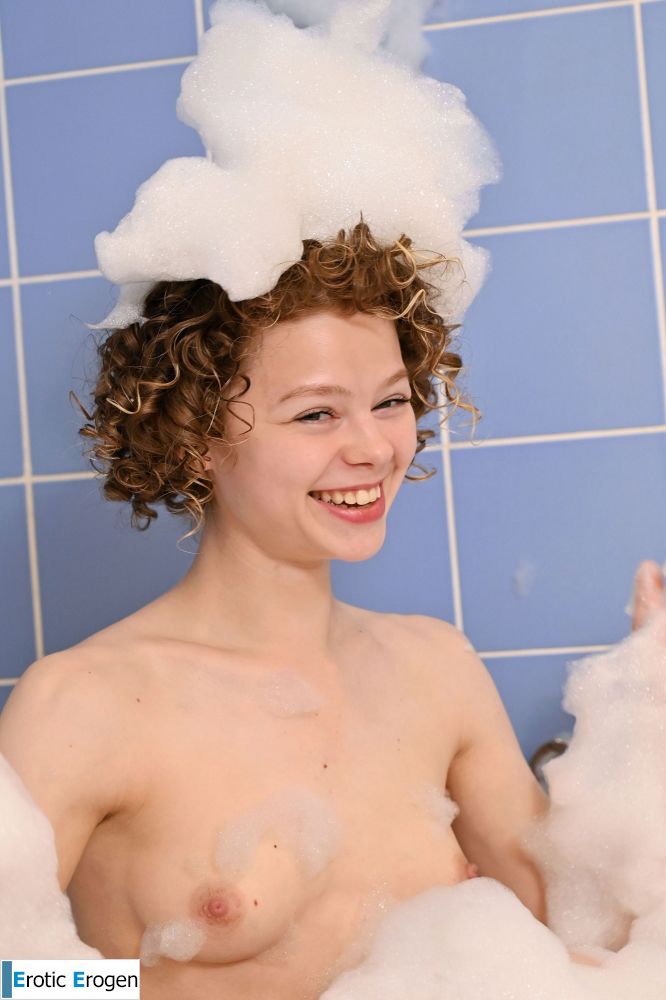 Sophia Wonder in Foam Party. Фото 26