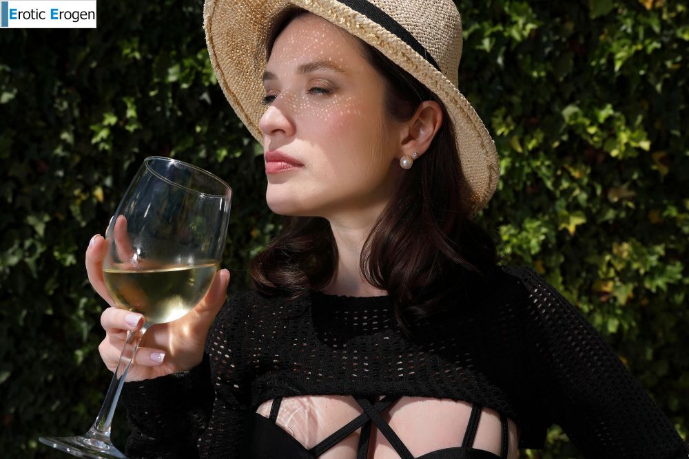 Amelia in Soak Up The Sun. Picture 1