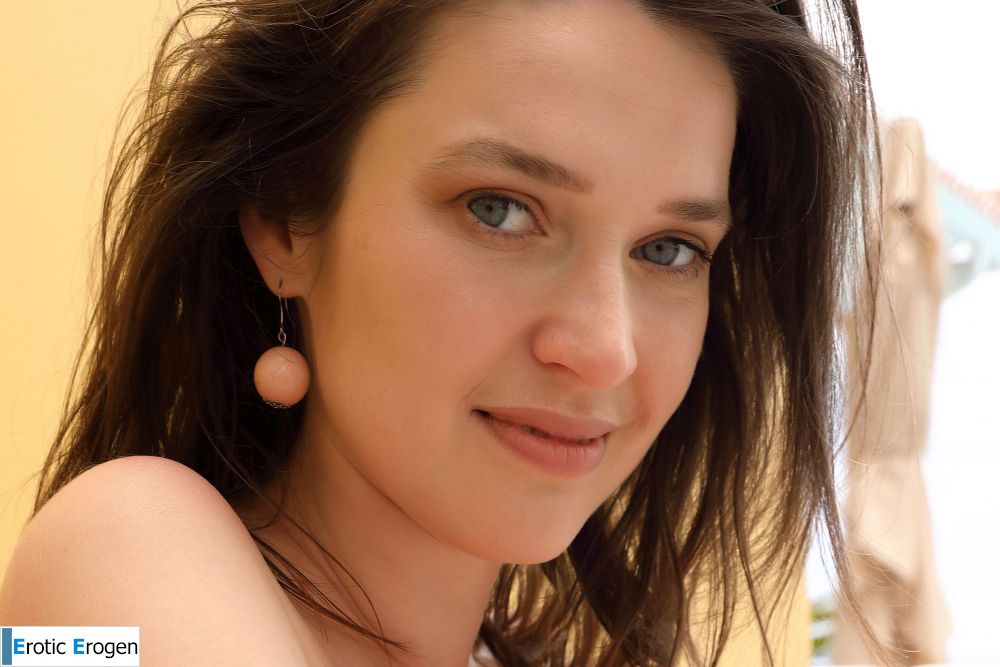 Amelia in The Other Move. Picture 18