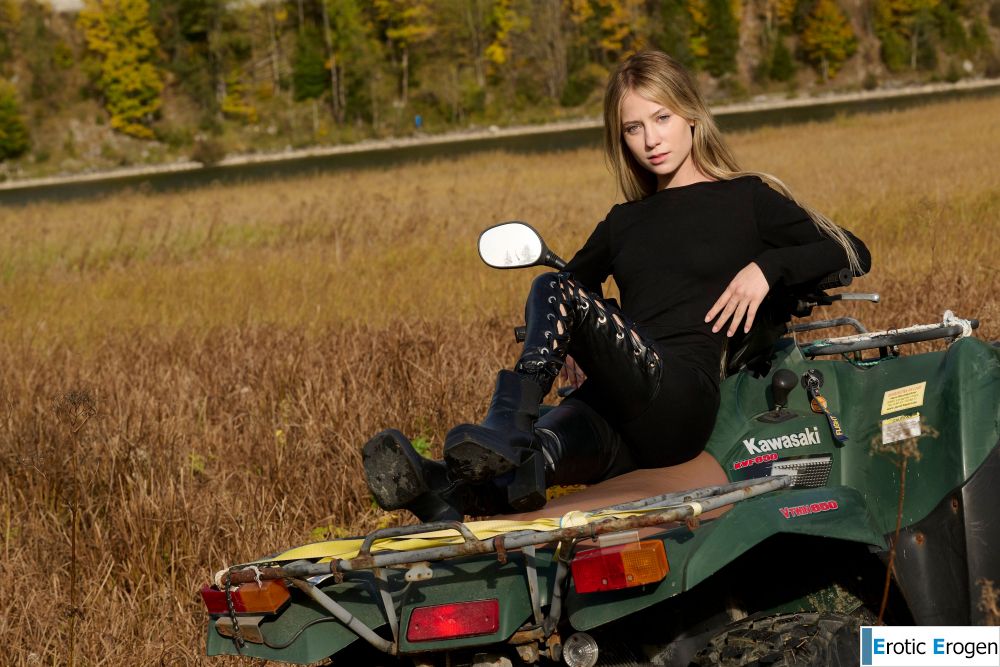 Molli in Wheels &amp; Heels. Picture 10