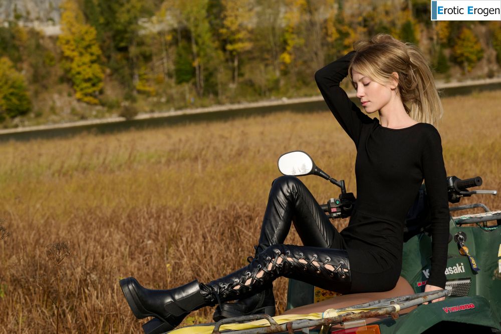 Molli in Wheels &amp; Heels. Picture 13