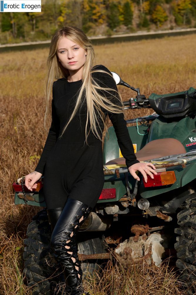 Molli in Wheels &amp; Heels. Picture 14