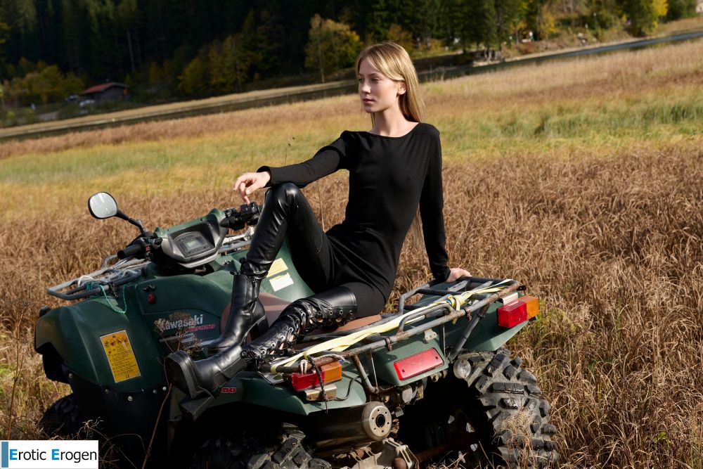 Molli in Wheels &amp; Heels. Picture 3