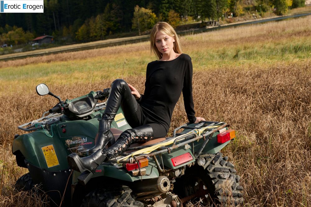 Molli in Wheels &amp; Heels. Picture 4