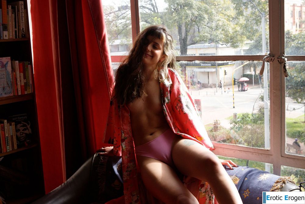 Stacy Vargas in The Spanish Jellyfish. Picture 1