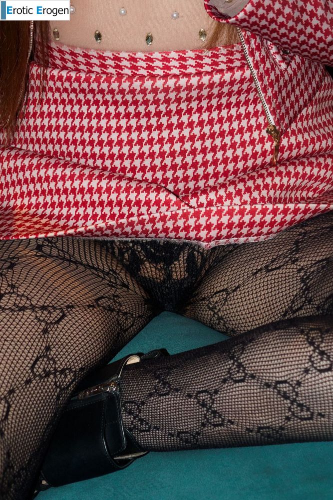Liana Rainer in Nice Stuffies. Фото 6